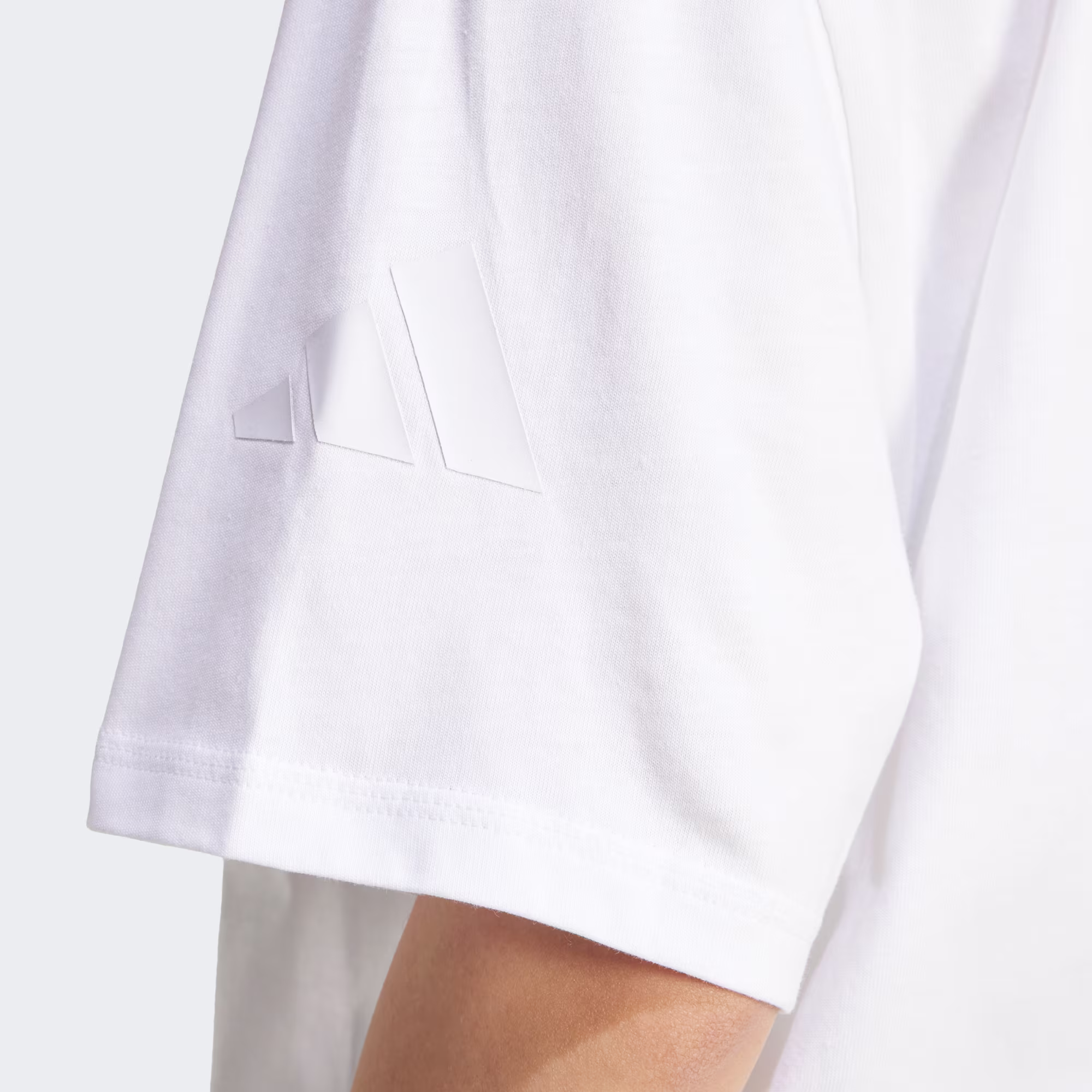 Essentials Contemporary Logo Boyfriend Tee Leyko JD9995 42 detail hover.jpg